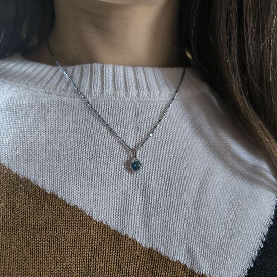 Silver pendant with a 0.801 ct mystic topaz