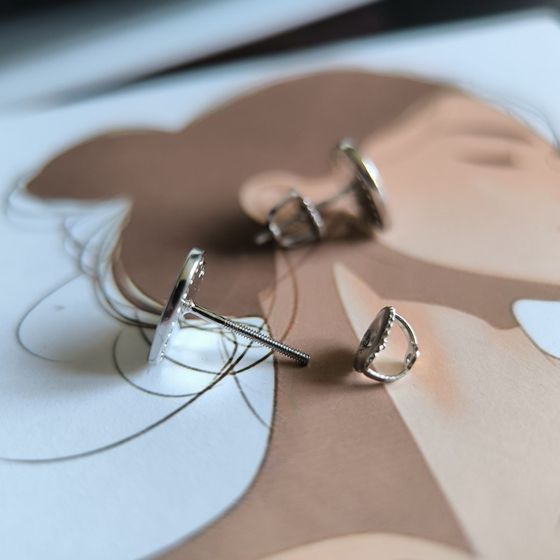Silver earrings with mother-of-pearl