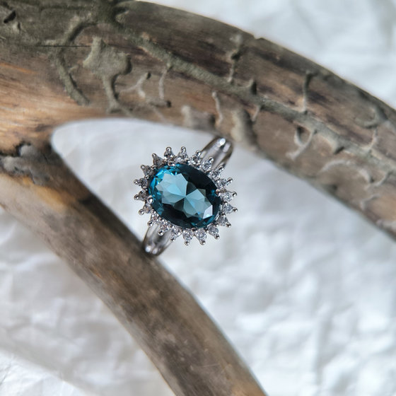 Серебряное кольцо с топазом Лондон Блю
