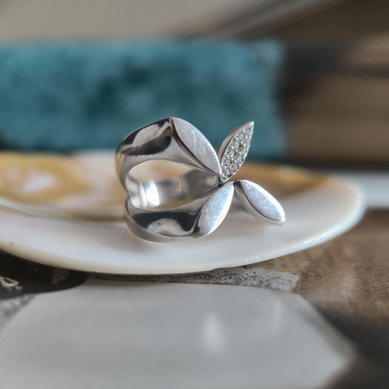 Серебряное кольцо с фианитами