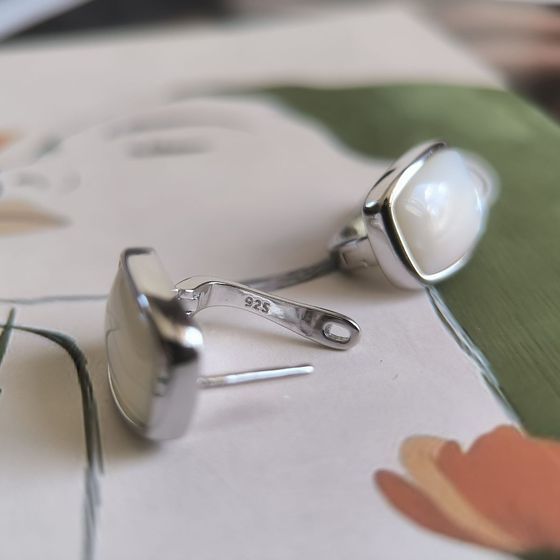 Silver earrings with mother-of-pearl