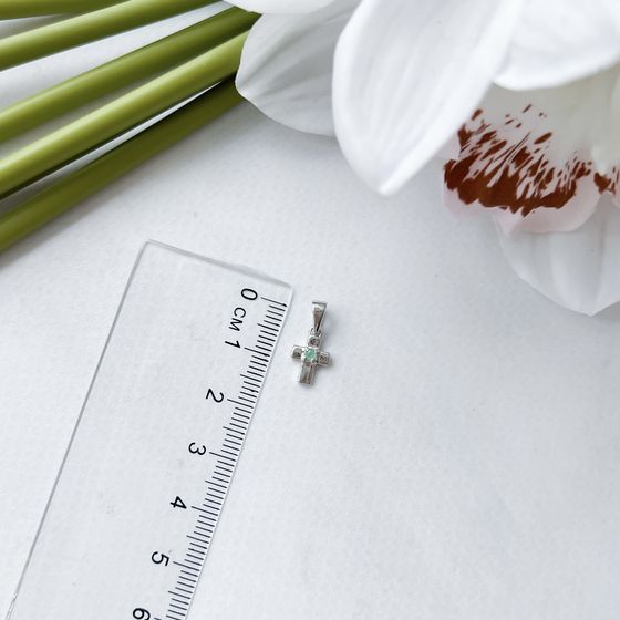 Срібний хрестик зі смарагдом 0.041ct