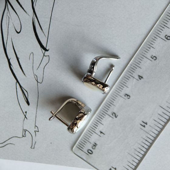 Silver earrings with mother-of-pearl