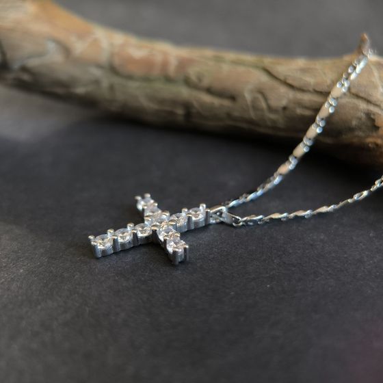 Серебряный крестик с фианитами