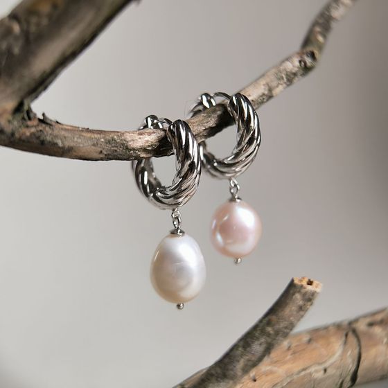 Silver earrings with baroque pearls