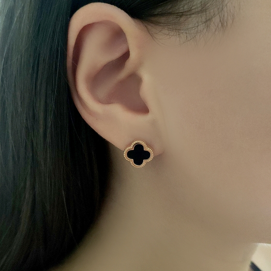 Золотые серьги с ониксом