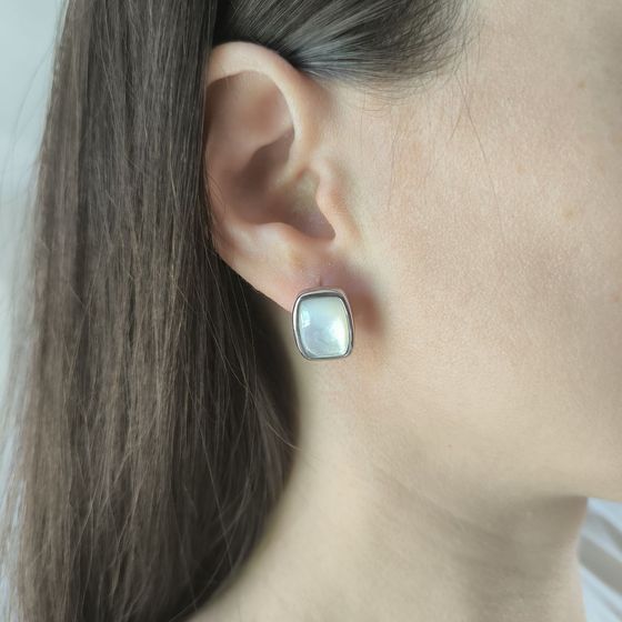 Silver earrings with mother-of-pearl