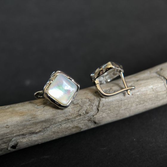 Silver earrings with mother-of-pearl