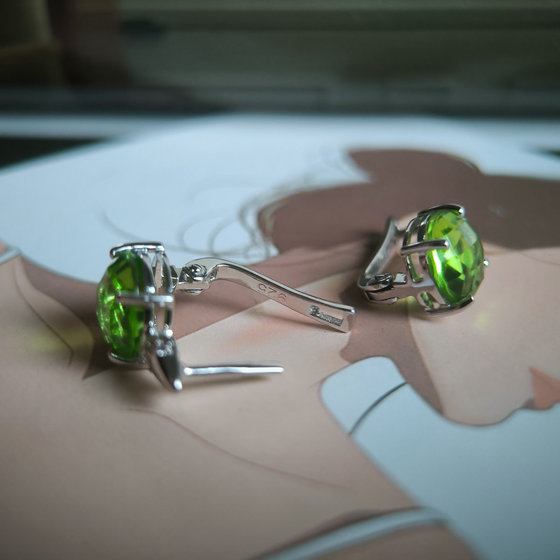 Silver earrings with a 6.685-carat chrysolite and cubic zirconia