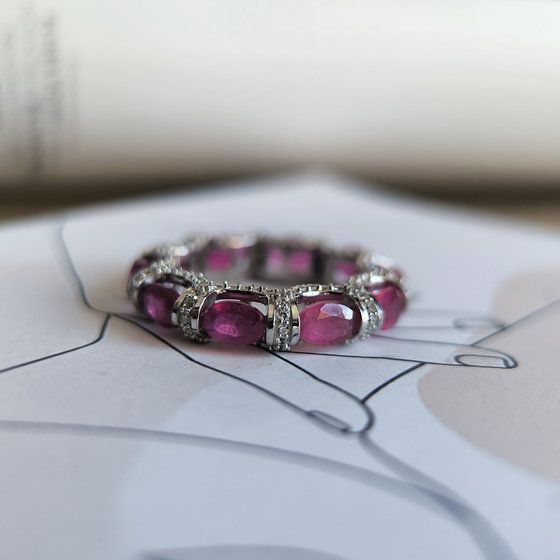 Серебряное кольцо с рубином 8.664ct, фианитами