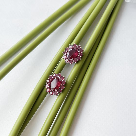Silver earrings with a 5.388-carat ruby
