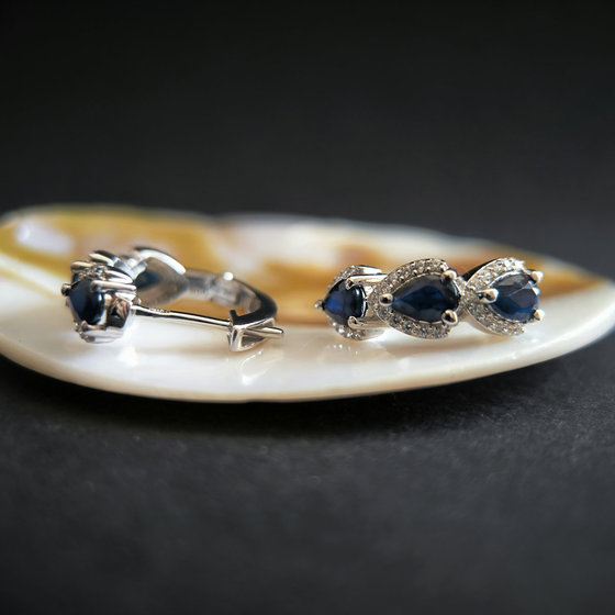 Срібні сережки з сапфіром 3.264ct, фіанітами