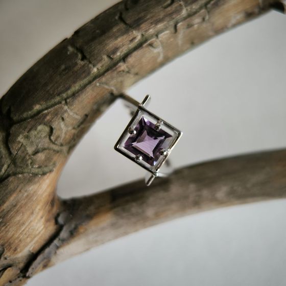 Silver ring with amethyst 1.492ct