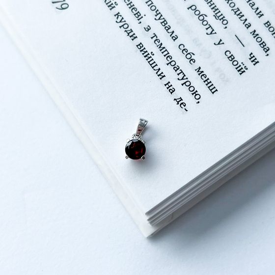 Серебряная подвеска с гранатом 0.625ct