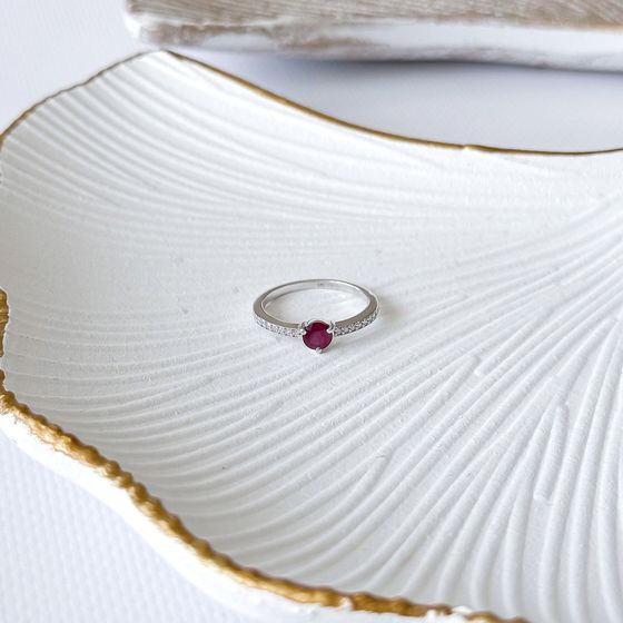Sterling silver ring with 0.891ct ruby, fianites