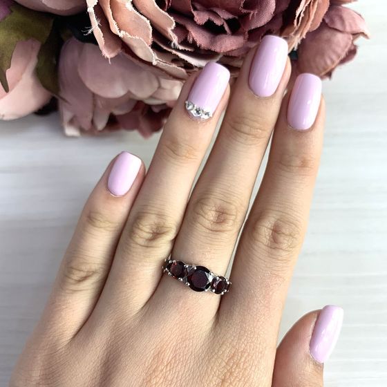 Серебряное кольцо с гранатом 3.018ct