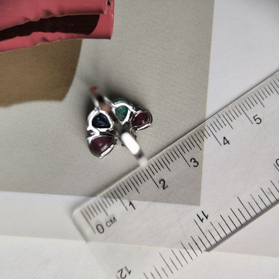 Серебряное кольцо с сапфиром 1.917ct, изумрудом, рубином