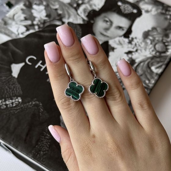 Silver earrings with malachite