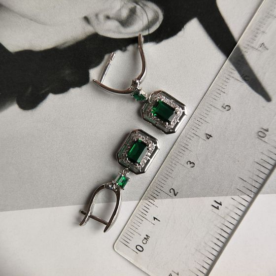 Silver earrings with a 2.367-carat nano emerald