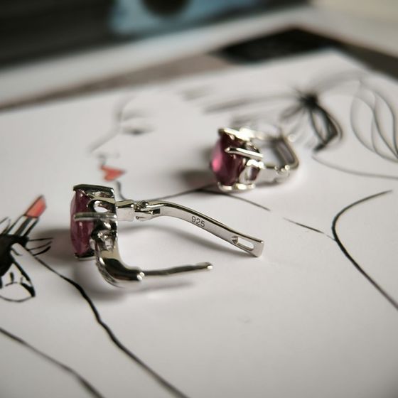 Серебряные серьги с рубином