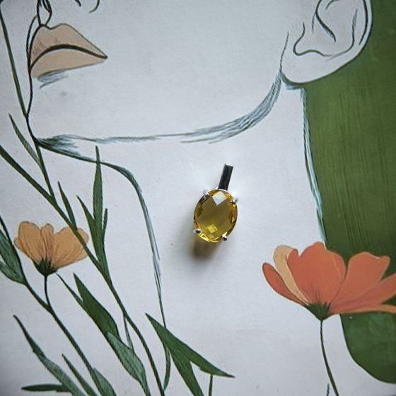 Silver pendant with a 2.49 ct nano citrine