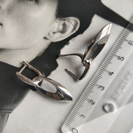 Серебряные серьги с фианитами