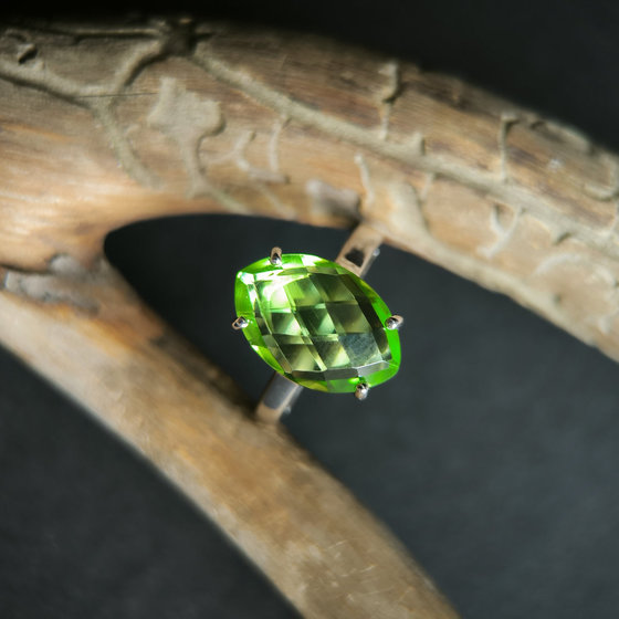Silver ring with a 4.855-carat chrysolite