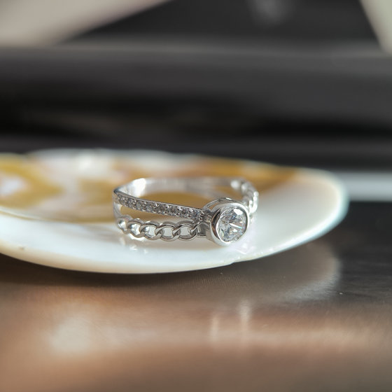 Серебряное кольцо с фианитами