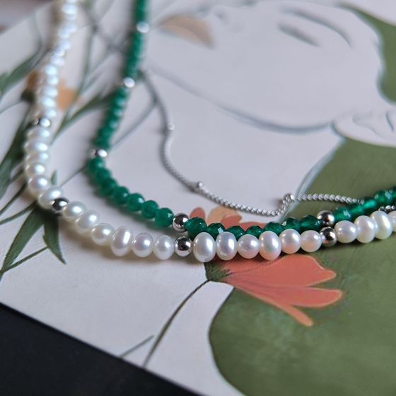 Silver necklace with baroque pearls, green jadeyed