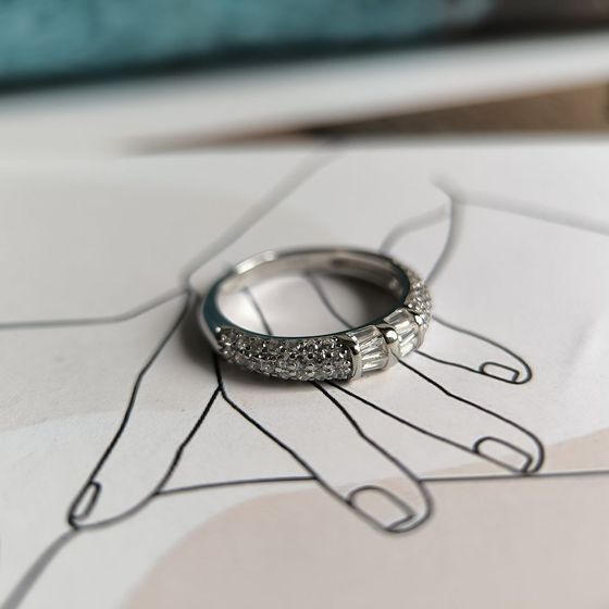 Серебряное кольцо с фианитами