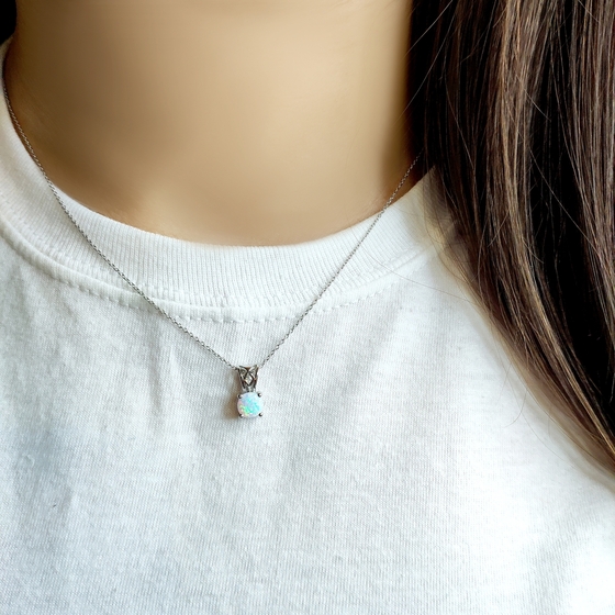 Silver necklace with opal 0.425ct