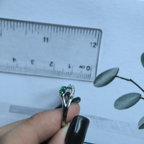 Серебряное кольцо с изумрудом nano 0.842ct