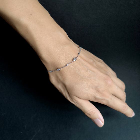 Silver bracelet with phianites