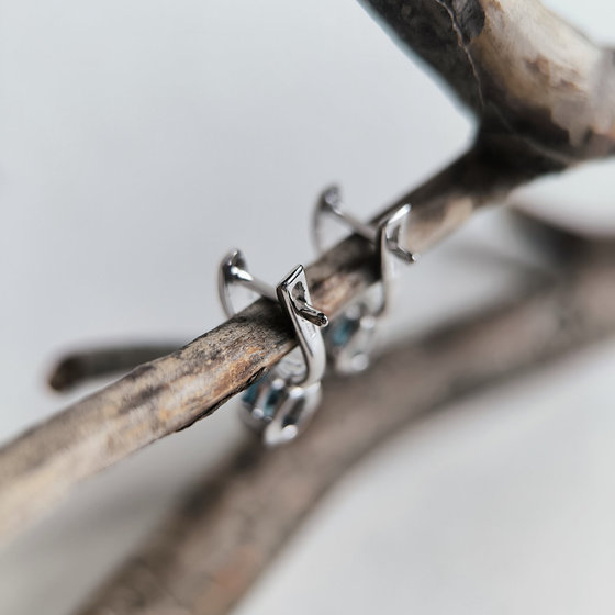 Серебряные серьги с топазом Лондон Блю 1.65ct