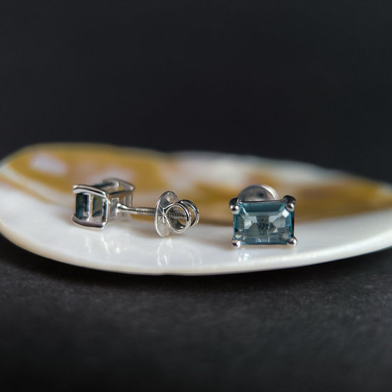 Серебряные серьги с топазом Лондон Блю 1.8ct