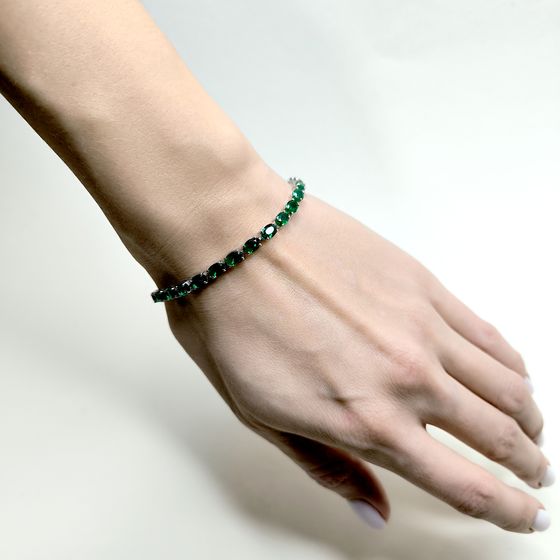 Silver bracelet with emerald nano