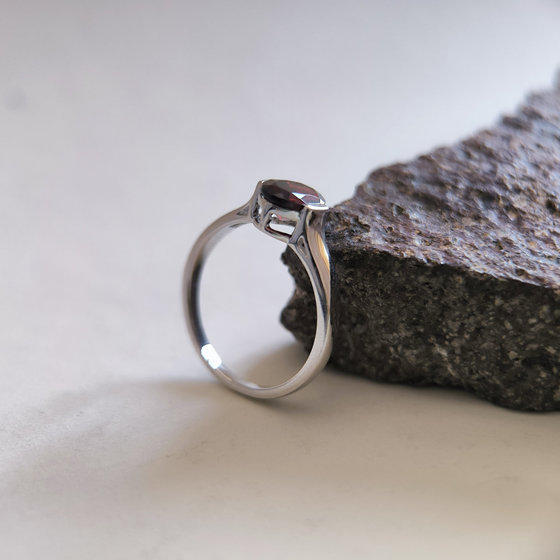 Серебряное кольцо с гранатом 1.35ct