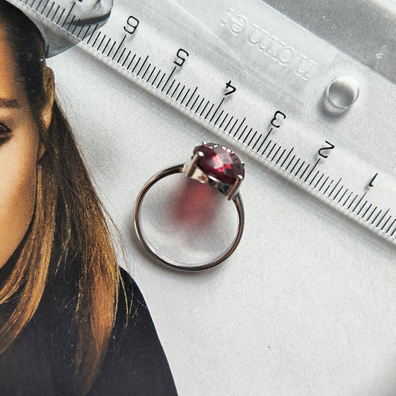 Silver ring with garnet nano