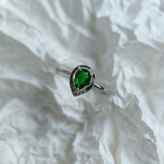 Silver ring with emerald nano 0.605ct