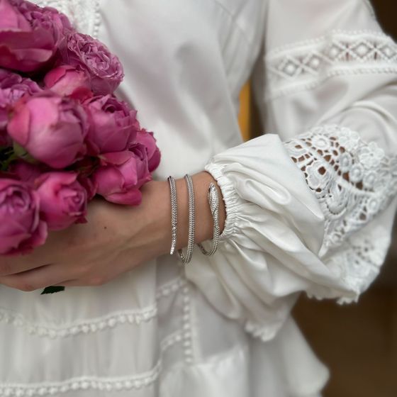 Серебряный браслет с фианитами, емаллю