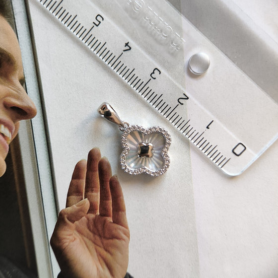 Серебряная подвеска с фианитами, перламутром