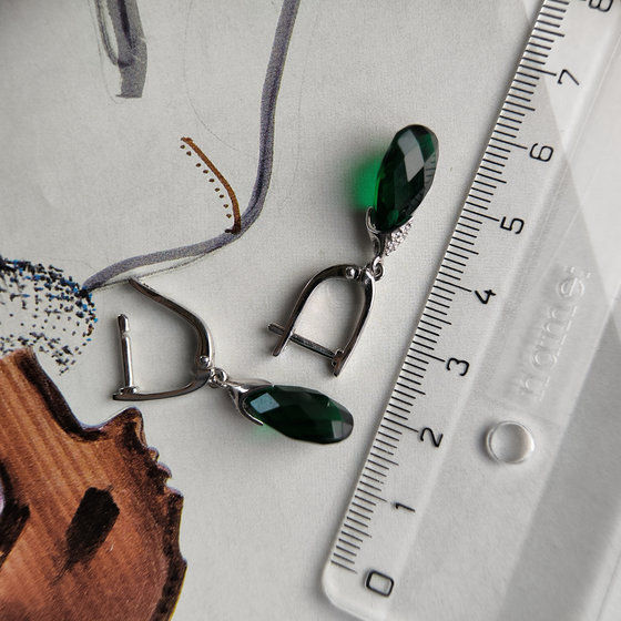 Серебряные серьги с изумрудом nano 8.965ct