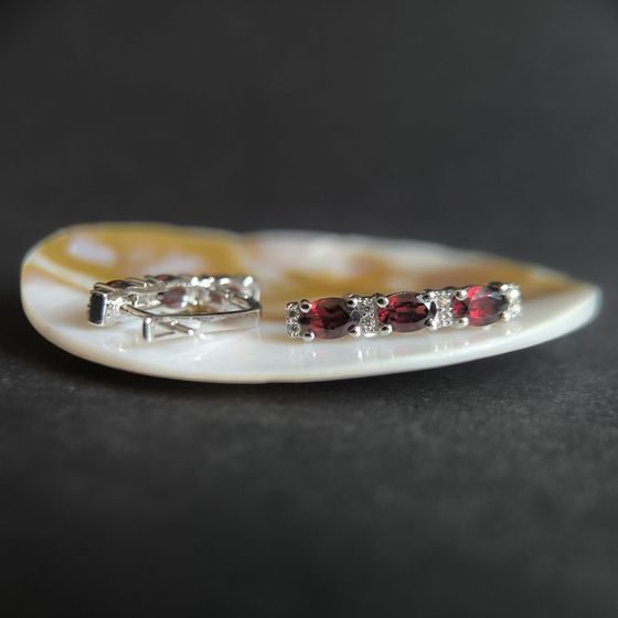 Серебряные серьги с гранатом 3.642ct