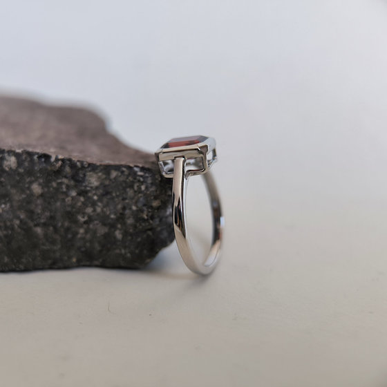 Серебряное кольцо с гранатом 2.05ct