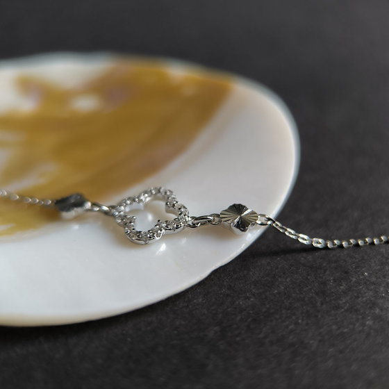 Silver bracelet with cubic zirconia