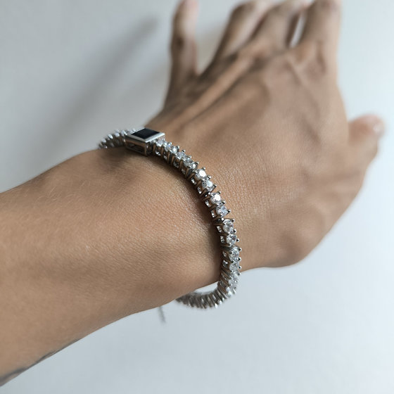 Silver bracelet with a sapphire