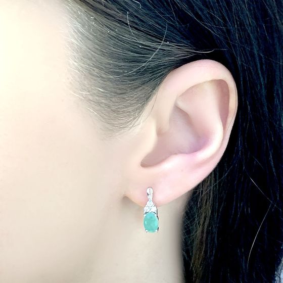 Silver earrings with a 1.939-carat emerald