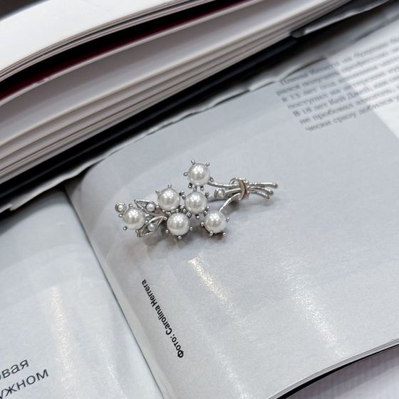 Silver brooch with pearls