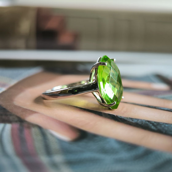 Серебряное кольцо с хризолітом 4.855ct