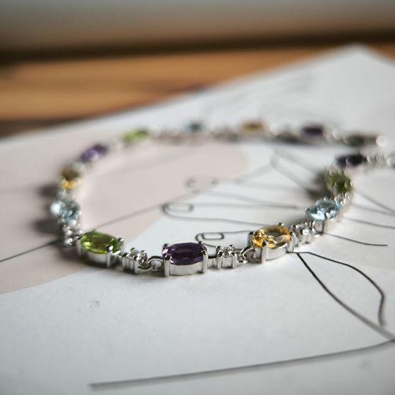 Серебряный браслет с аметистом, цитрином, хризолітом, топазом, фианитами